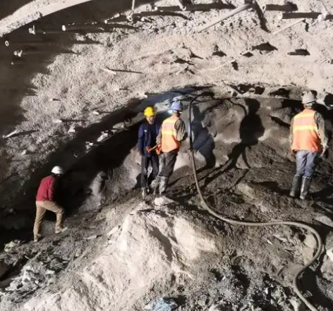 凤泉拱顶带模注浆料的施工流程及注意事项